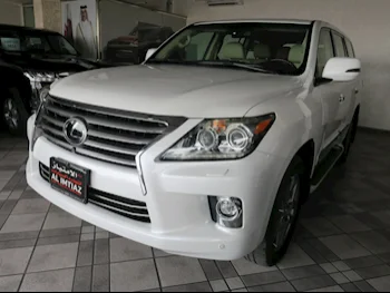 Lexus  LX  570  2014  Automatic  240,000 Km  8 Cylinder  Four Wheel Drive (4WD)  SUV  White