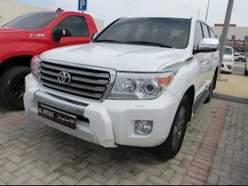 Toyota  Land Cruiser  GXR  2015  Automatic  245,000 Km  8 Cylinder  Four Wheel Drive (4WD)  SUV  White