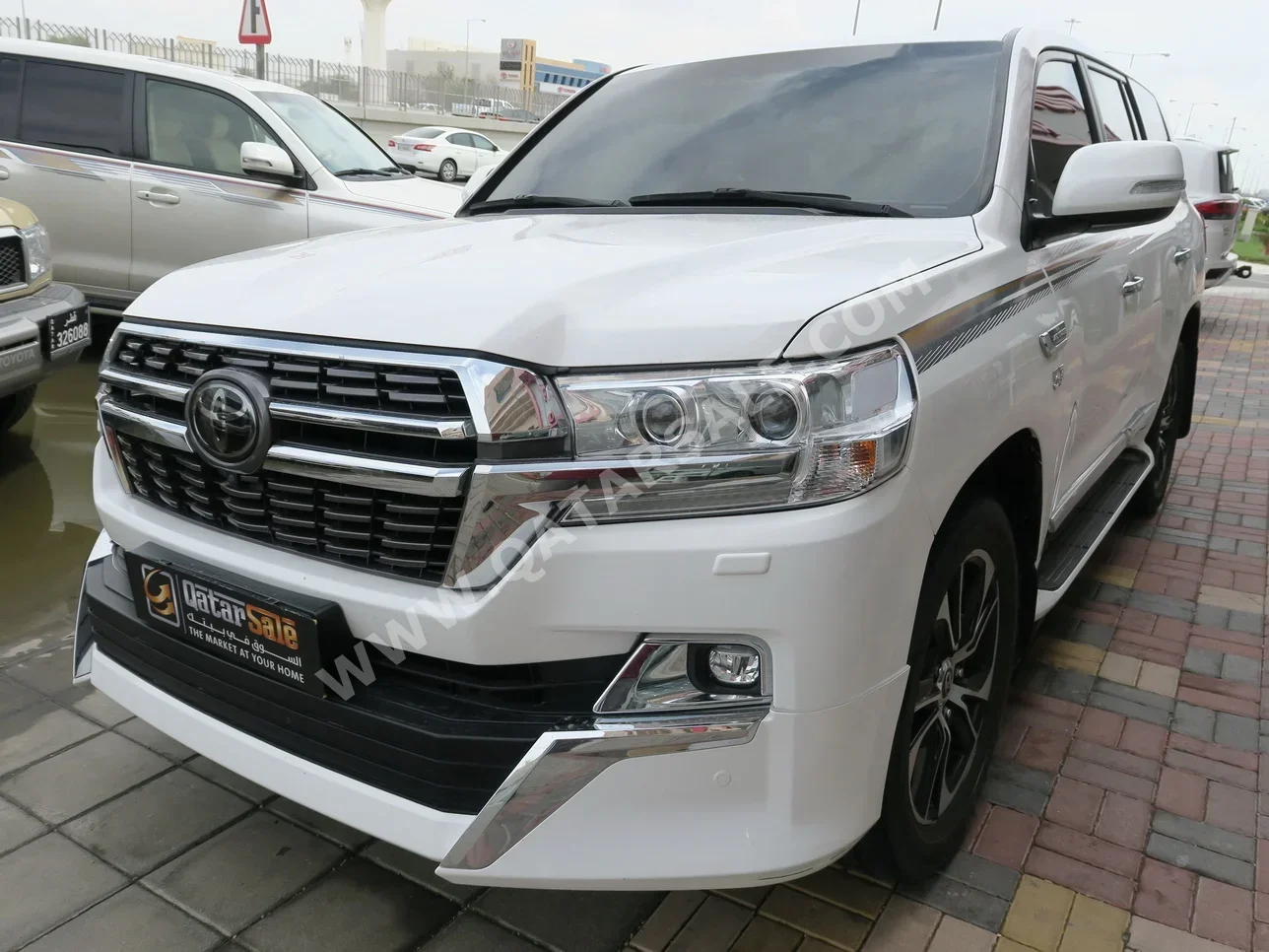 Toyota  Land Cruiser  VXR  2021  Automatic  51,000 Km  8 Cylinder  Four Wheel Drive (4WD)  SUV  White