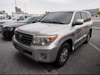 Toyota  Land Cruiser  GXR  2013  Automatic  256,000 Km  8 Cylinder  Four Wheel Drive (4WD)  SUV  Silver