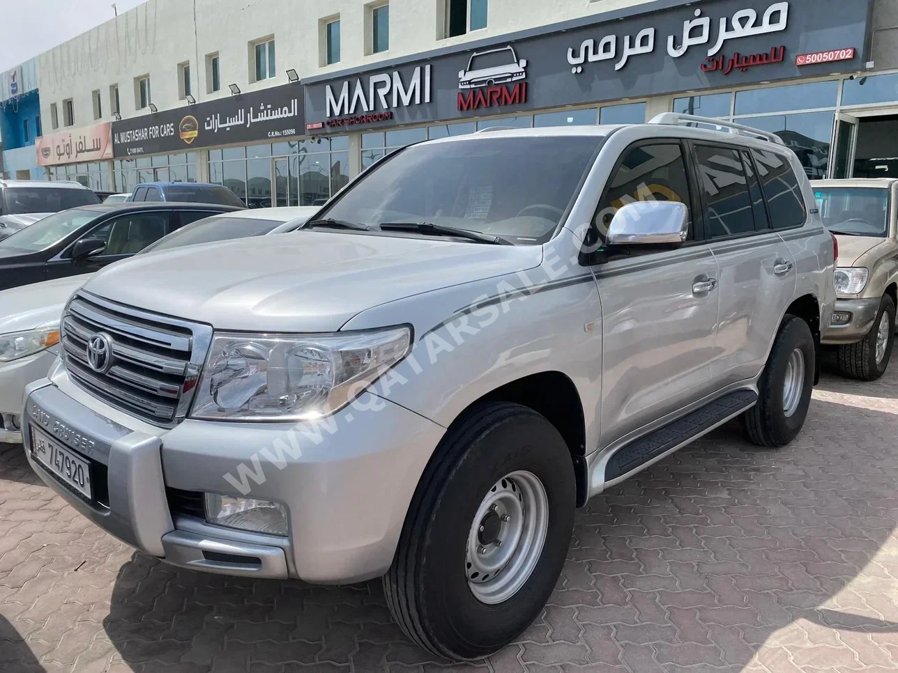 Toyota  Land Cruiser  VXR  2011  Automatic  268,000 Km  8 Cylinder  Four Wheel Drive (4WD)  SUV  Silver