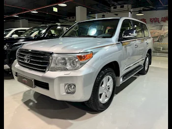 Toyota  Land Cruiser  GXR  2014  Automatic  194,000 Km  8 Cylinder  Four Wheel Drive (4WD)  SUV  Silver