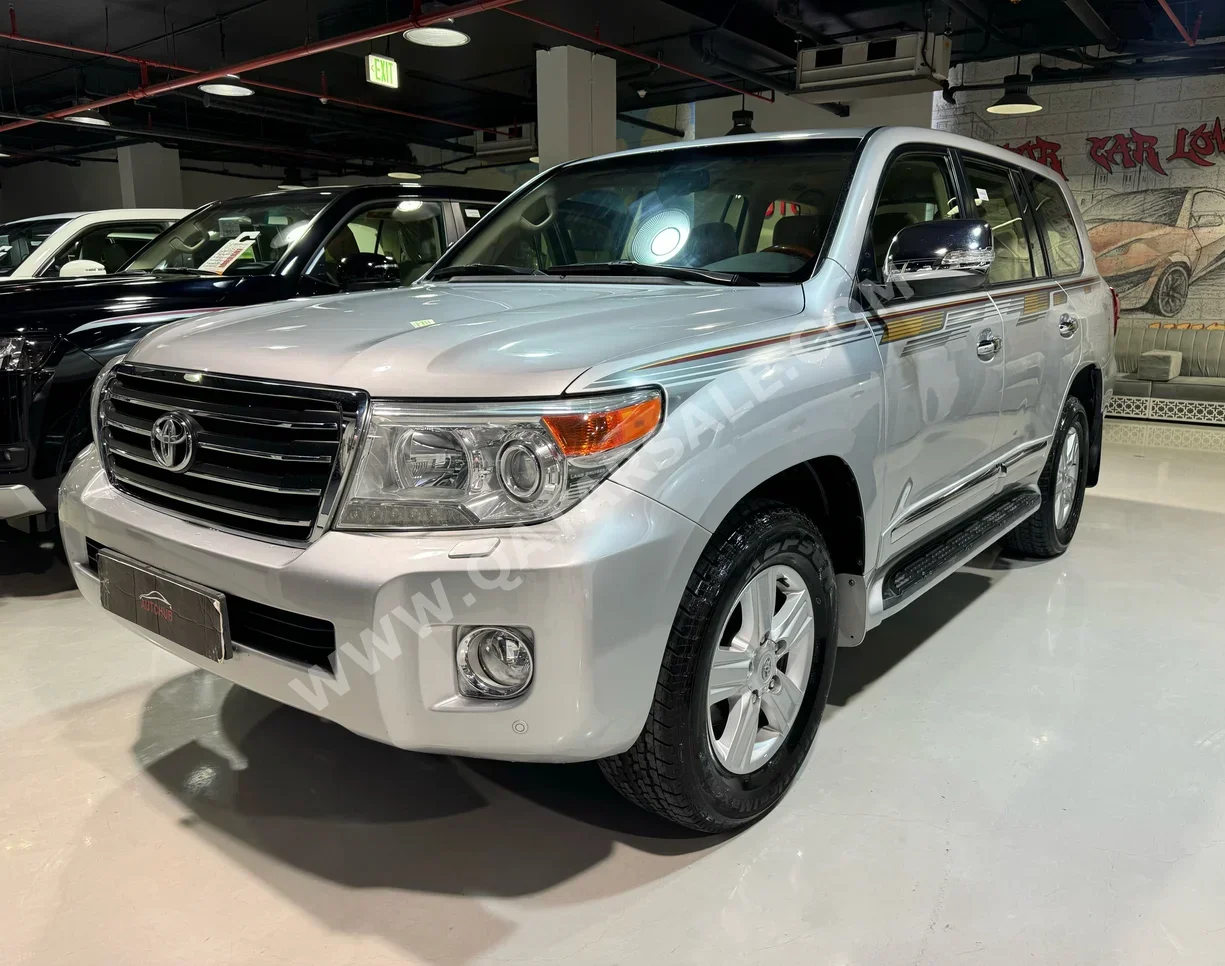 Toyota  Land Cruiser  GXR  2014  Automatic  194,000 Km  8 Cylinder  Four Wheel Drive (4WD)  SUV  Silver