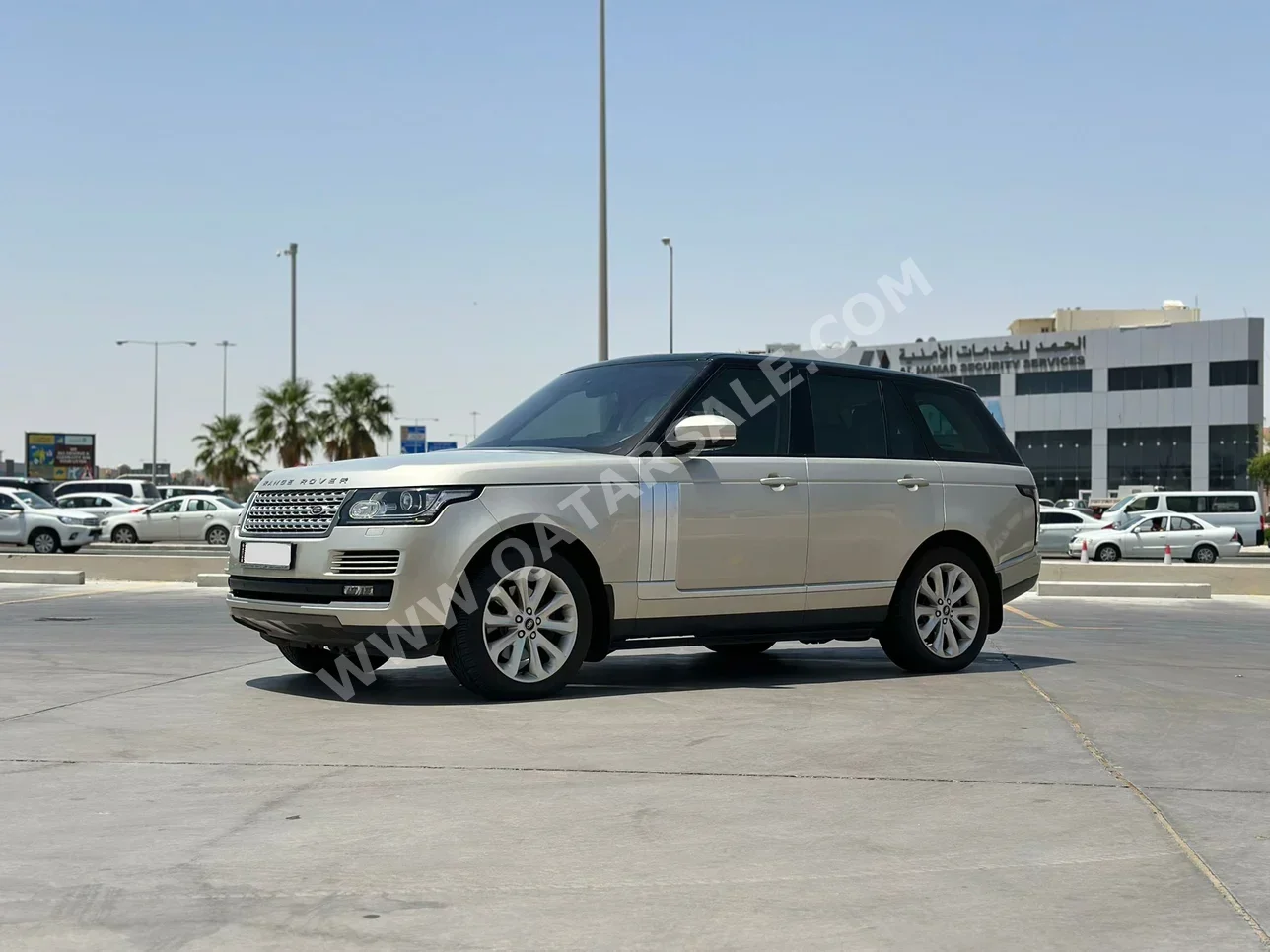 Land Rover  Range Rover  Vogue  2014  Automatic  102,000 Km  8 Cylinder  Four Wheel Drive (4WD)  SUV  Beige