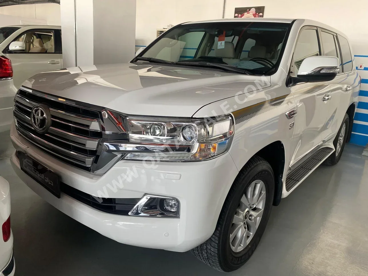 Toyota  Land Cruiser  VXR  2021  Automatic  153,000 Km  8 Cylinder  Four Wheel Drive (4WD)  SUV  White