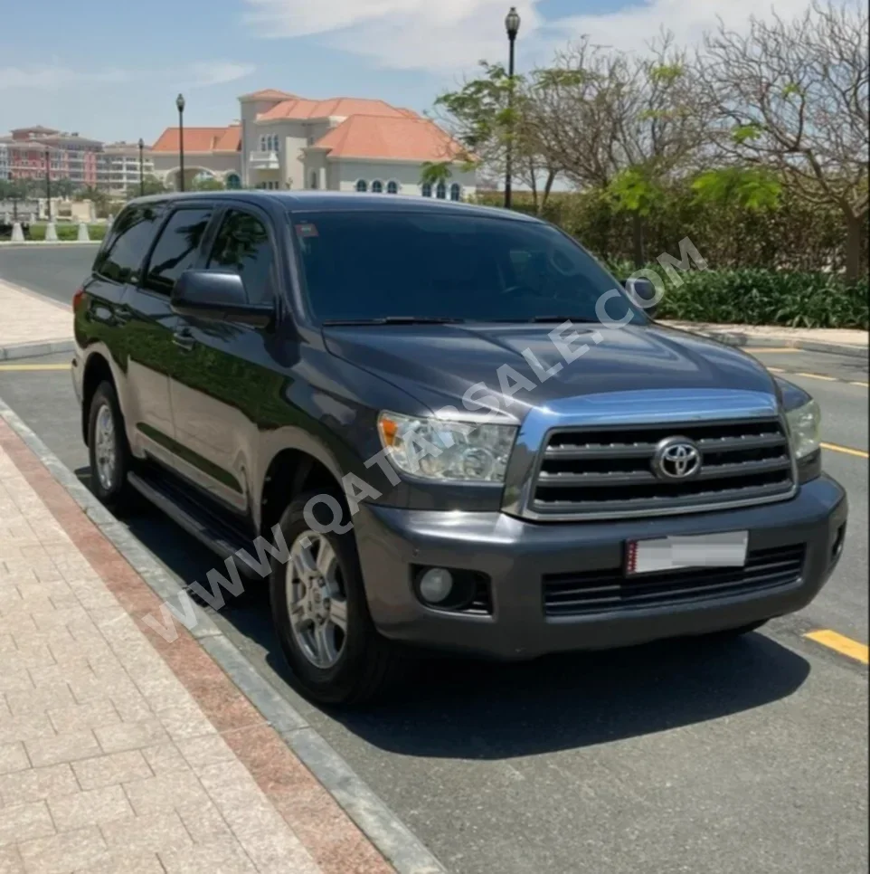 Toyota  Sequoia  SR5  2013  Automatic  162,000 Km  8 Cylinder  Four Wheel Drive (4WD)  SUV  Gray