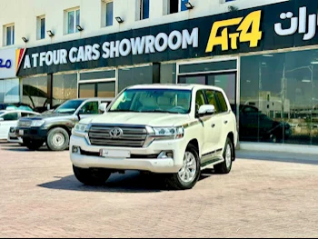 Toyota  Land Cruiser  VXR  2016  Automatic  373,000 Km  8 Cylinder  Four Wheel Drive (4WD)  SUV  White