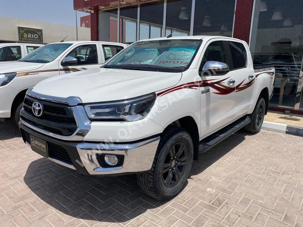 Toyota  Hilux  2022  Automatic  40,000 Km  4 Cylinder  Four Wheel Drive (4WD)  Pick Up  White  With Warranty