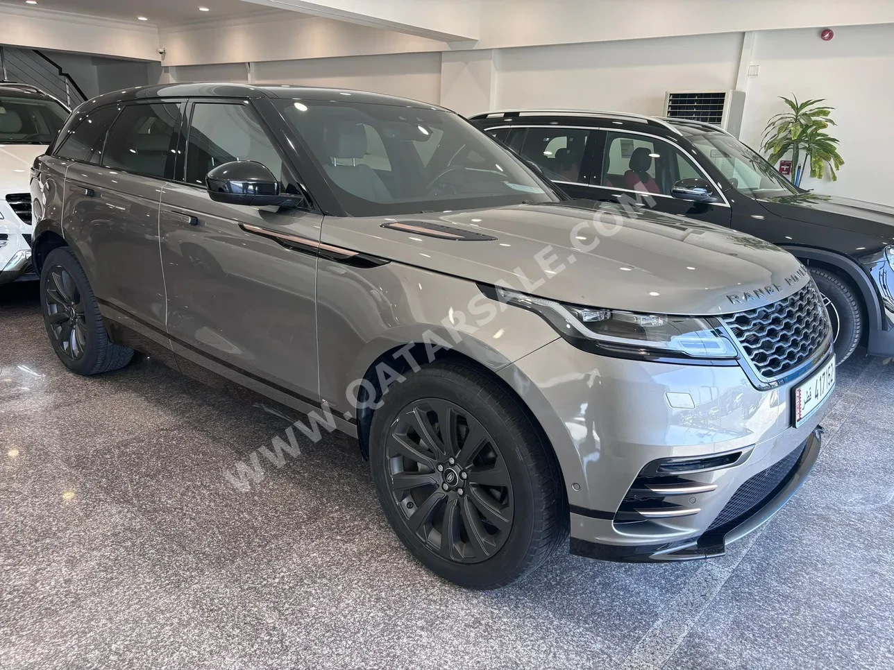 Land Rover  Range Rover  Velar  2019  Automatic  90,000 Km  4 Cylinder  Four Wheel Drive (4WD)  SUV  Silver