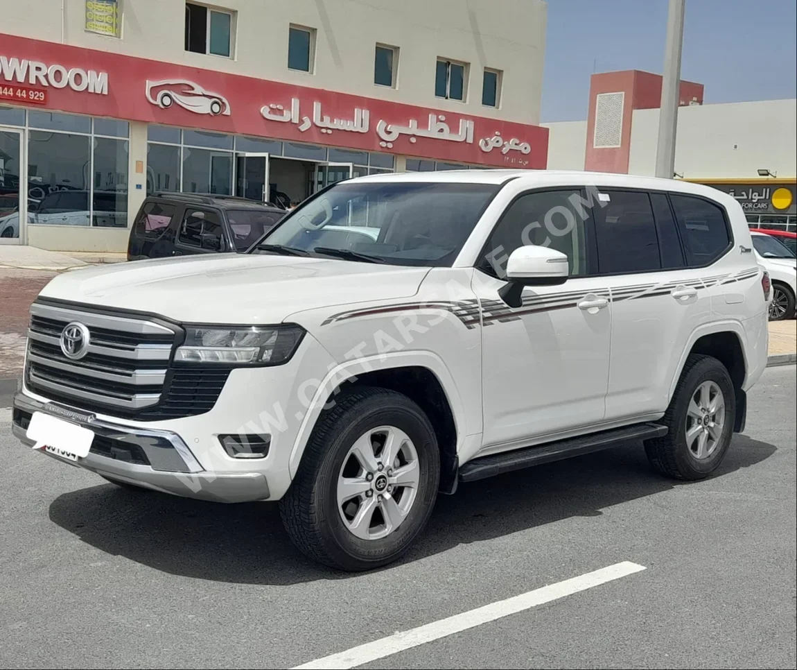 Toyota  Land Cruiser  GXR  2022  Automatic  45,000 Km  6 Cylinder  Four Wheel Drive (4WD)  SUV  White