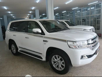 Toyota  Land Cruiser  VXR  2021  Automatic  153,000 Km  8 Cylinder  Four Wheel Drive (4WD)  SUV  White