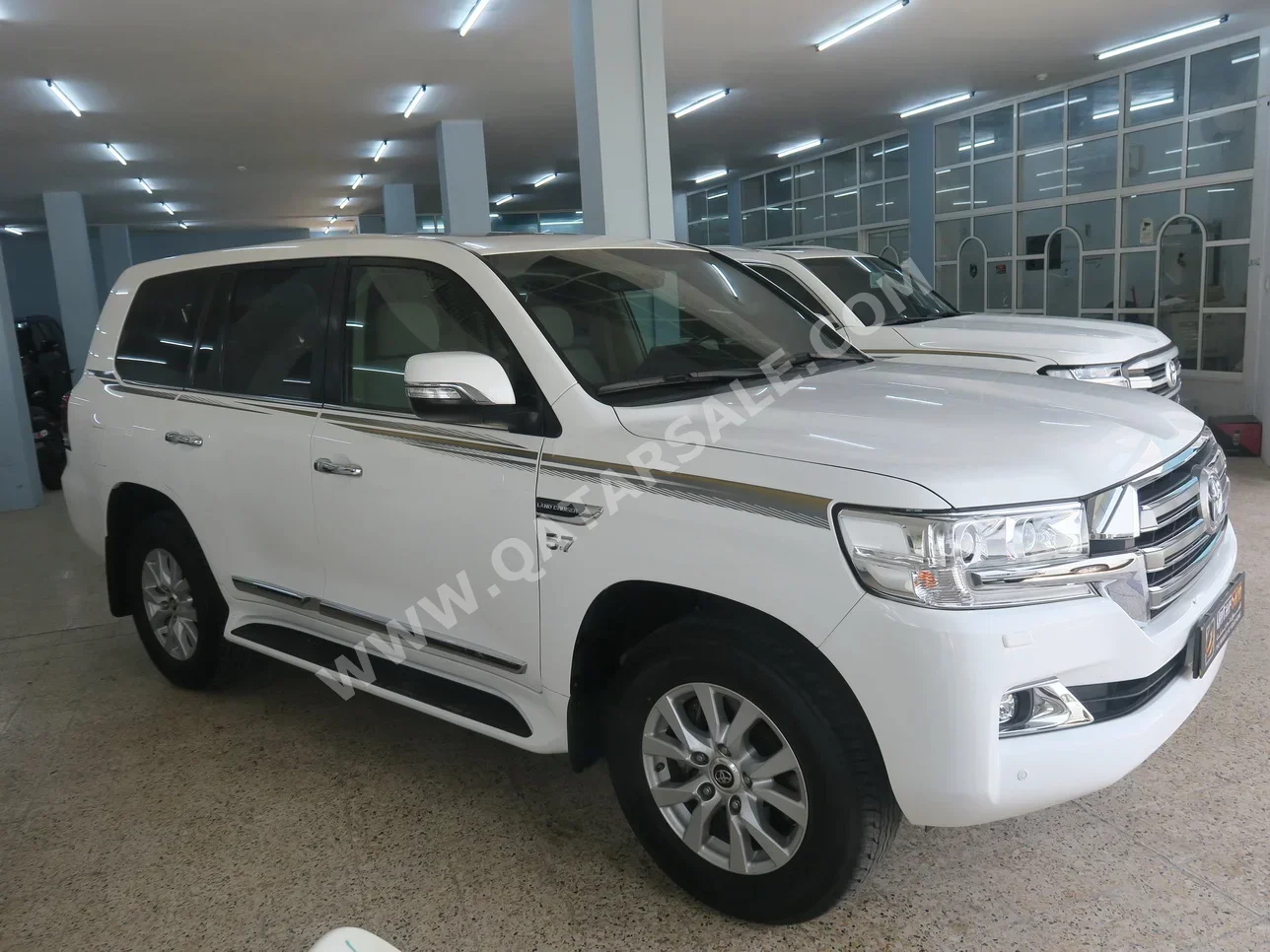 Toyota  Land Cruiser  VXR  2021  Automatic  153,000 Km  8 Cylinder  Four Wheel Drive (4WD)  SUV  White