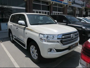 Toyota  Land Cruiser  VXR  2018  Automatic  135,000 Km  8 Cylinder  Four Wheel Drive (4WD)  SUV  Pearl