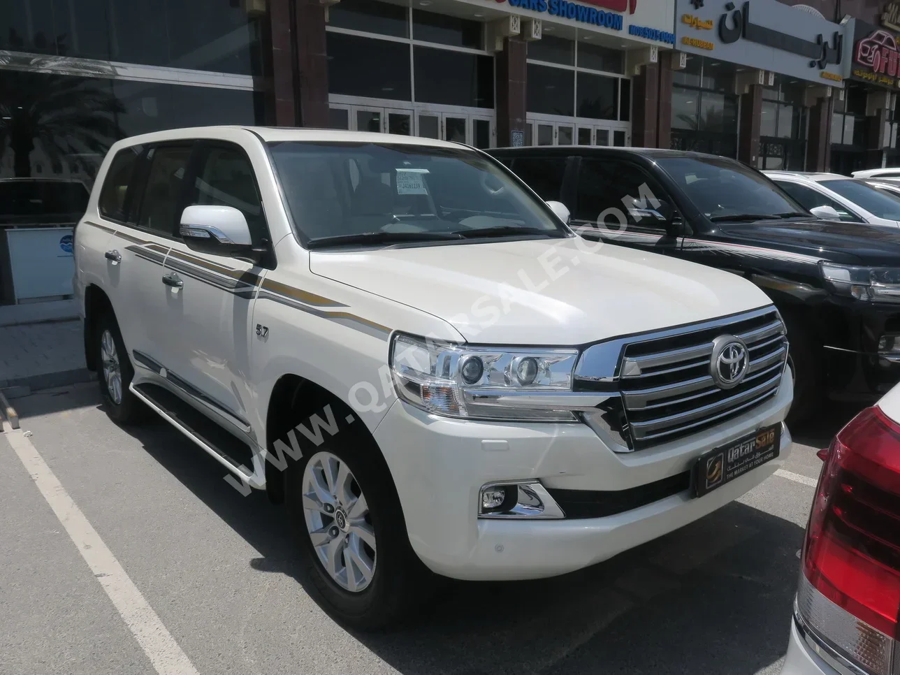 Toyota  Land Cruiser  VXR  2018  Automatic  135,000 Km  8 Cylinder  Four Wheel Drive (4WD)  SUV  Pearl