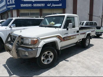 Toyota  Land Cruiser  LX  2017  Manual  237,000 Km  6 Cylinder  Four Wheel Drive (4WD)  Pick Up  White