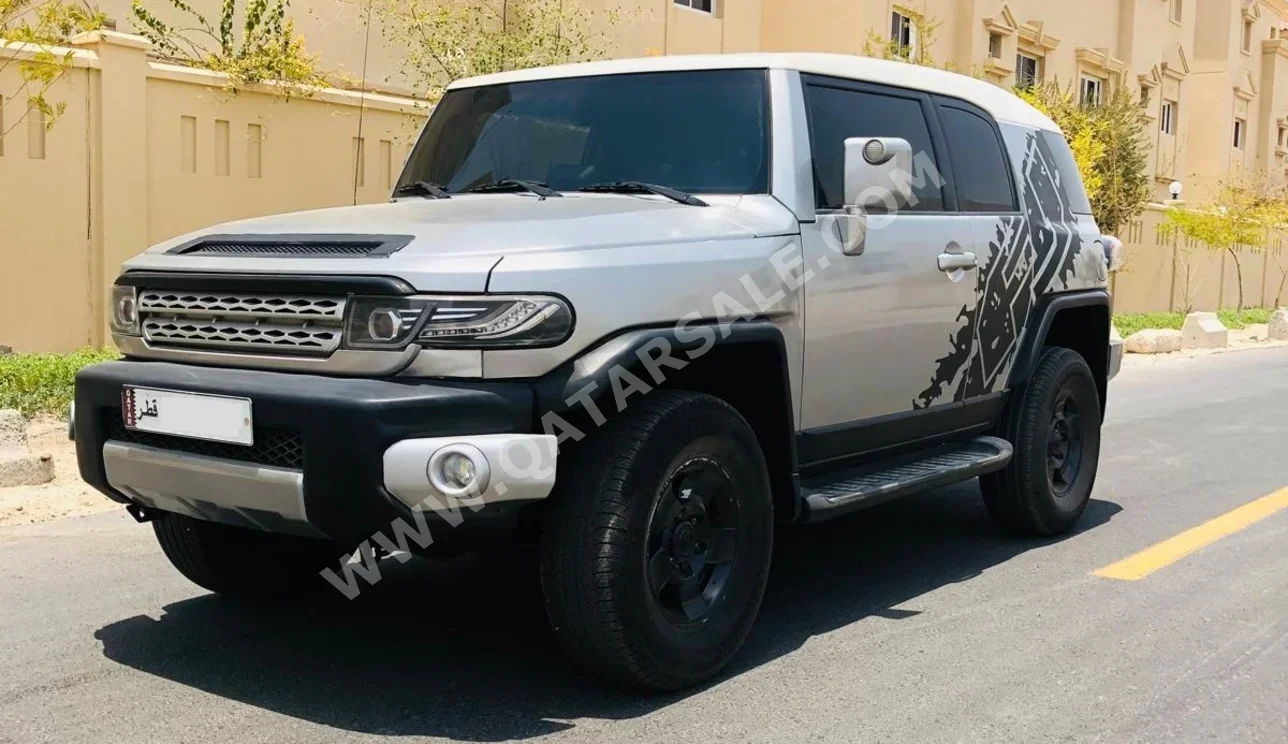 Toyota  FJ Cruiser  2008  Automatic  290,000 Km  6 Cylinder  Four Wheel Drive (4WD)  SUV  Silver