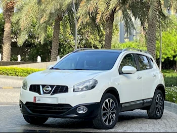 Nissan  Qashqai  LE  2014  Automatic  73,000 Km  4 Cylinder  All Wheel Drive (AWD)  SUV  White