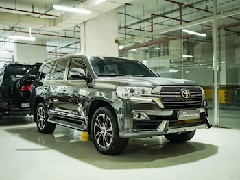 Toyota  Land Cruiser  VXR  2016  Automatic  154,000 Km  8 Cylinder  Four Wheel Drive (4WD)  SUV  Gray