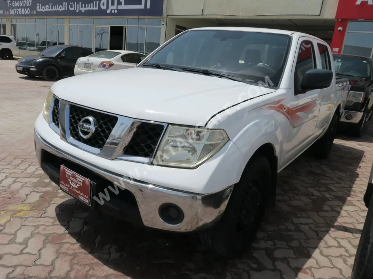 Nissan  Navara  SE  2015  Manual  204,000 Km  4 Cylinder  Rear Wheel Drive (RWD)  Pick Up  White