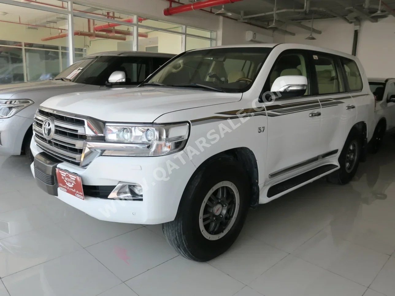 Toyota  Land Cruiser  VXR  2017  Automatic  290,000 Km  8 Cylinder  Four Wheel Drive (4WD)  SUV  White