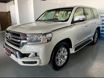 Toyota  Land Cruiser  GXR  2016  Automatic  303,000 Km  8 Cylinder  Four Wheel Drive (4WD)  SUV  White