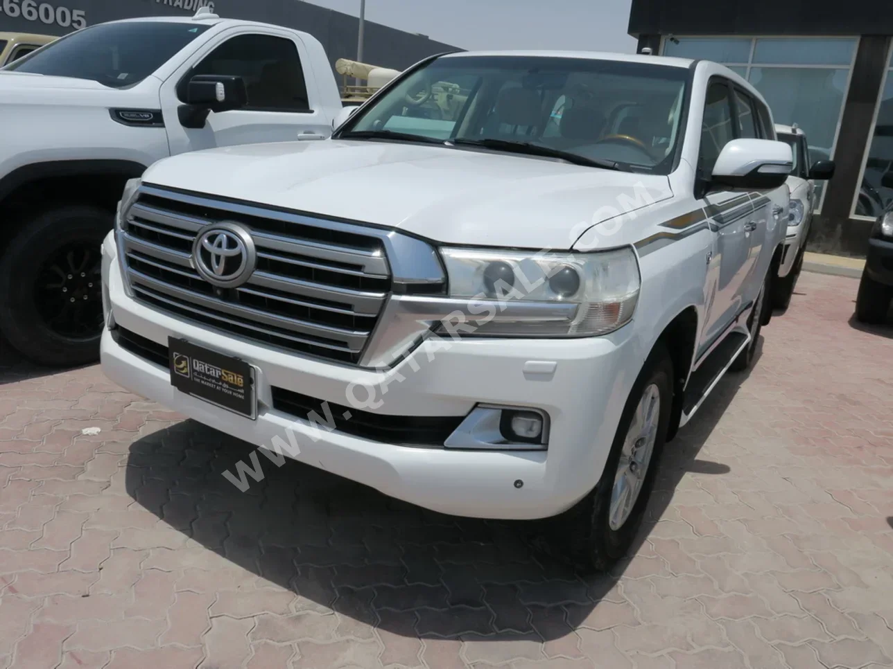 Toyota  Land Cruiser  VXR  2016  Automatic  393,000 Km  8 Cylinder  Four Wheel Drive (4WD)  SUV  White