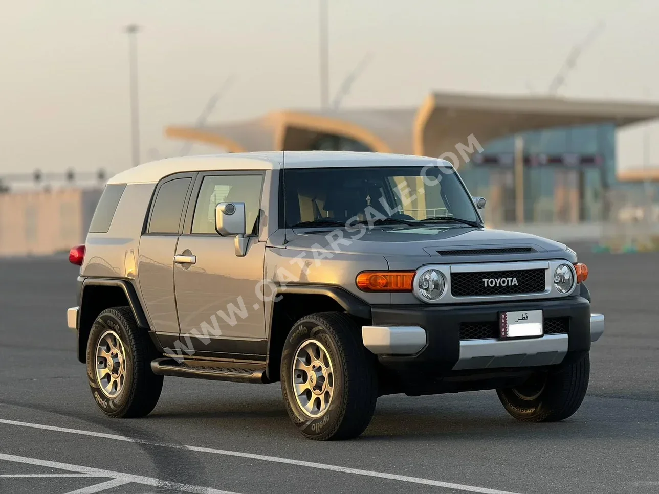 Toyota  FJ Cruiser  2013  Automatic  230,000 Km  6 Cylinder  Four Wheel Drive (4WD)  SUV  Gray