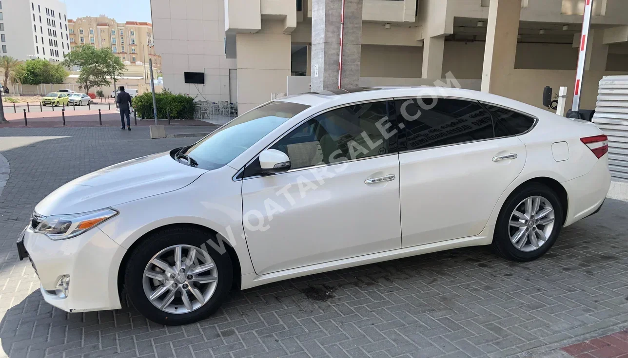 Toyota  Avalon  XLE  2015  Automatic  100,000 Km  6 Cylinder  Front Wheel Drive (FWD)  Sedan  White