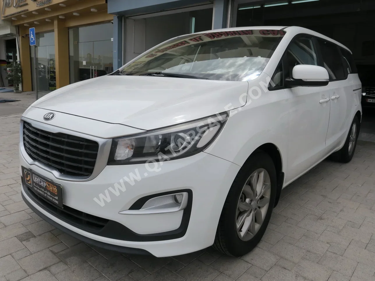 Kia  Carnival  2019  Automatic  195,000 Km  6 Cylinder  Front Wheel Drive (FWD)  Van / Bus  White