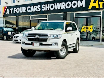 Toyota  Land Cruiser  VXR  2011  Automatic  275,000 Km  8 Cylinder  Four Wheel Drive (4WD)  SUV  White