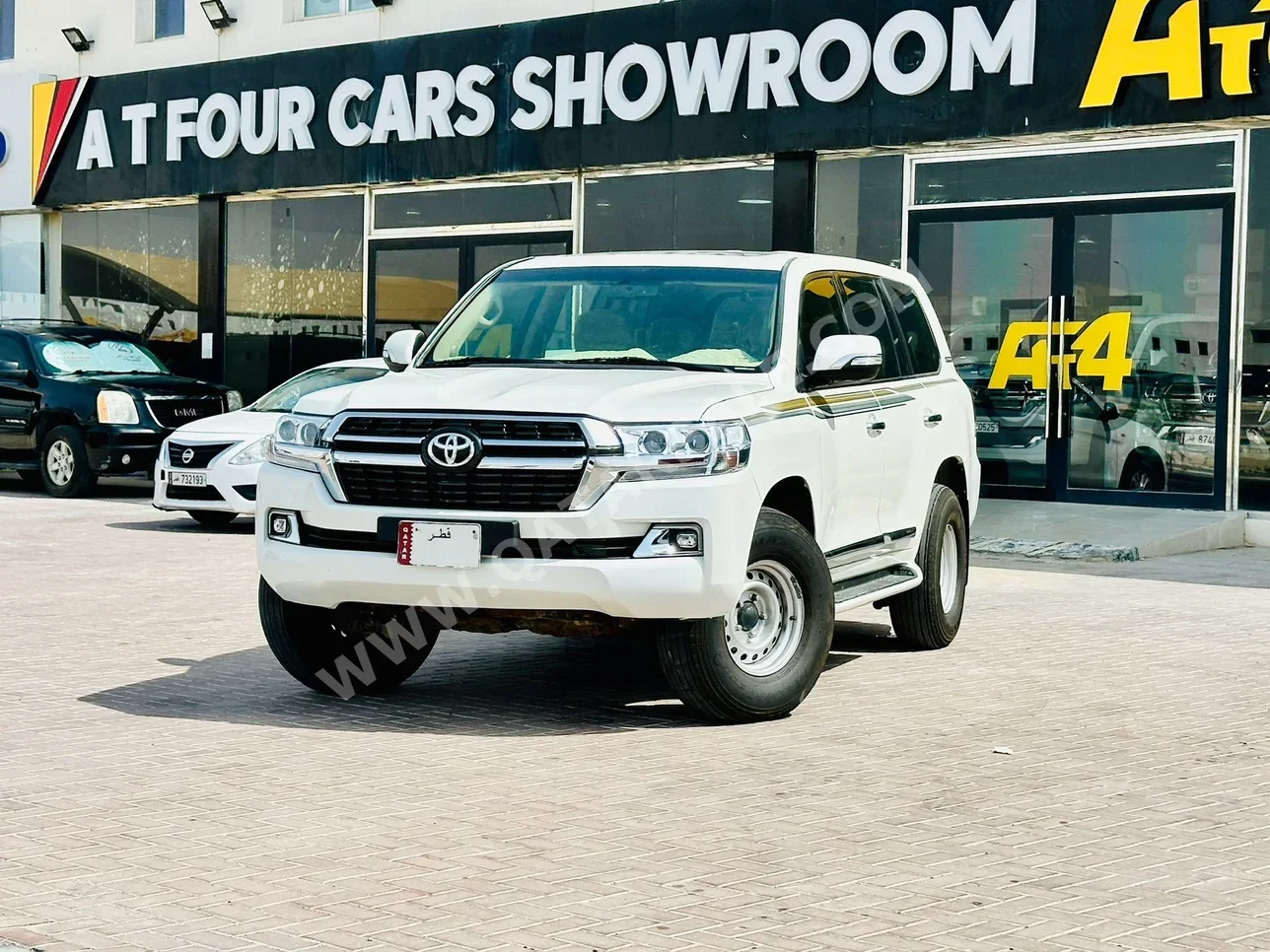 Toyota  Land Cruiser  VXR  2011  Automatic  275,000 Km  8 Cylinder  Four Wheel Drive (4WD)  SUV  White