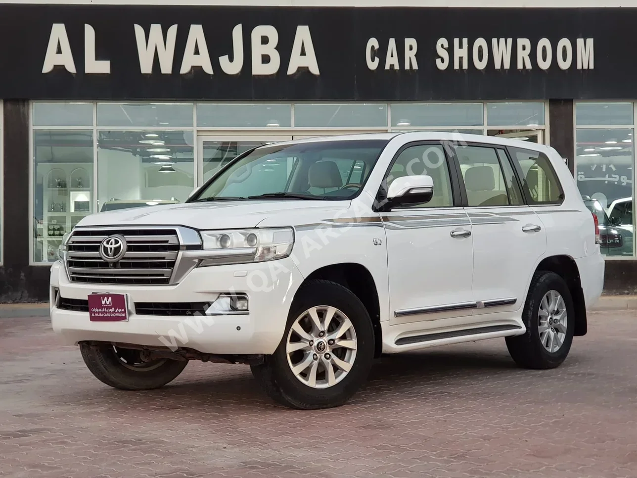 Toyota  Land Cruiser  VXR  2016  Automatic  393,000 Km  8 Cylinder  Four Wheel Drive (4WD)  SUV  White