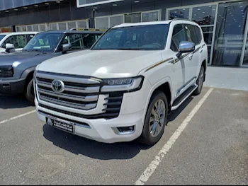 Toyota  Land Cruiser  VXR Twin Turbo  2022  Automatic  30,000 Km  6 Cylinder  Four Wheel Drive (4WD)  SUV  White  With Warranty