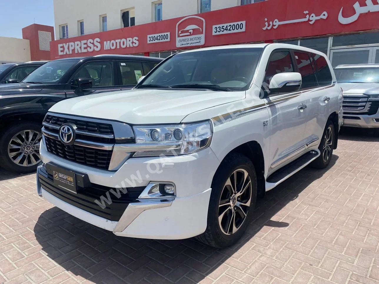 Toyota  Land Cruiser  VXR  2021  Automatic  113,000 Km  8 Cylinder  Four Wheel Drive (4WD)  SUV  White