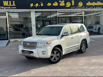 Toyota  Land Cruiser  GXR  2015  Automatic  334,000 Km  8 Cylinder  Four Wheel Drive (4WD)  SUV  White