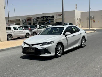 Toyota  Camry  GLE  2022  Automatic  88,000 Km  4 Cylinder  Front Wheel Drive (FWD)  Sedan  White