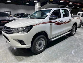 Toyota  Hilux  2022  Automatic  18,000 Km  4 Cylinder  Four Wheel Drive (4WD)  Pick Up  White