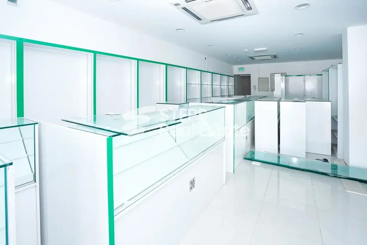 Commercial Shops - Not Furnished  - Doha  For Rent  - Najma