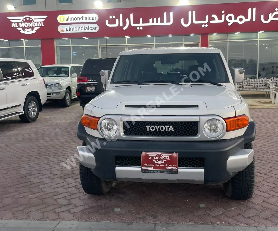 Toyota  FJ Cruiser  TRD  2014  Automatic  130,000 Km  6 Cylinder  Four Wheel Drive (4WD)  SUV  White