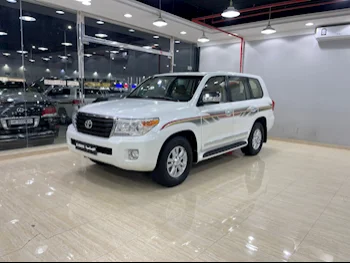 Toyota  Land Cruiser  GXR  2012  Automatic  358,000 Km  8 Cylinder  Four Wheel Drive (4WD)  SUV  White