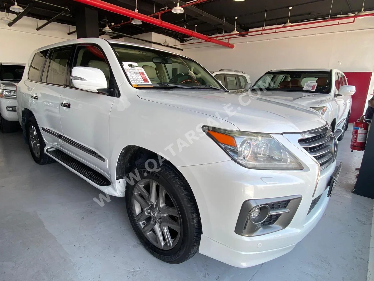 Lexus  LX  570  2015  Automatic  261,000 Km  8 Cylinder  Four Wheel Drive (4WD)  SUV  White