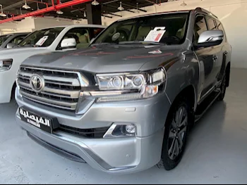 Toyota  Land Cruiser  VXS  2017  Automatic  209,000 Km  8 Cylinder  Four Wheel Drive (4WD)  SUV  Gray