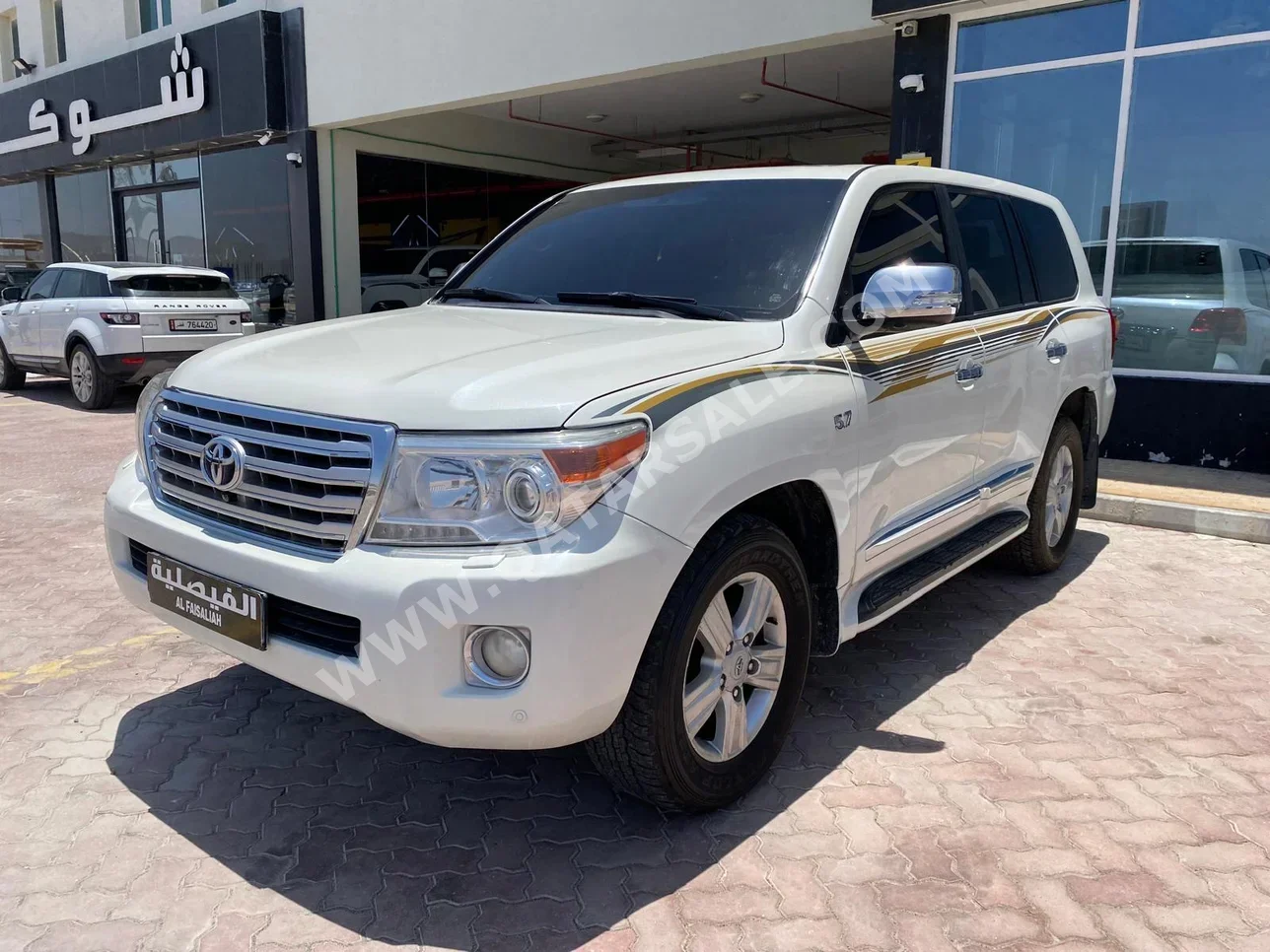 Toyota  Land Cruiser  VXR  2015  Automatic  334,000 Km  8 Cylinder  Four Wheel Drive (4WD)  SUV  White