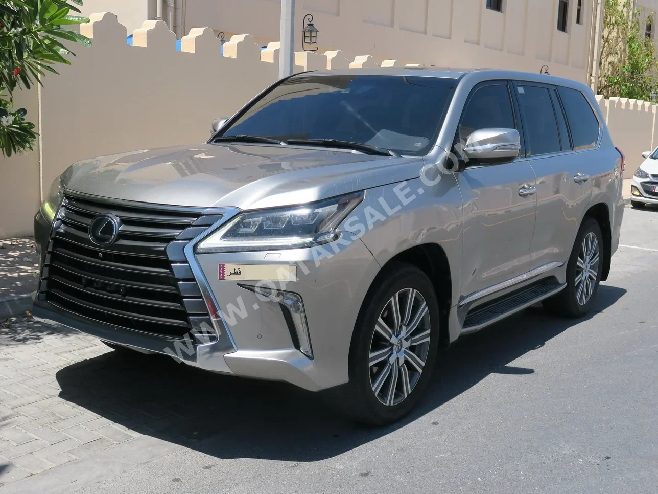  Lexus  LX  570  2016  Automatic  279,000 Km  8 Cylinder  Four Wheel Drive (4WD)  SUV  Silver  With Warranty