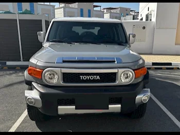 Toyota  FJ Cruiser  2017  Automatic  84,000 Km  6 Cylinder  Four Wheel Drive (4WD)  SUV  Gray Metallic