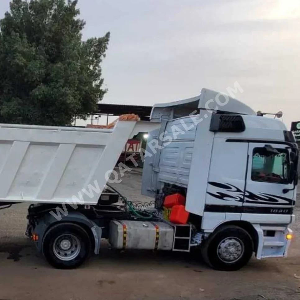 Truck Mercedes  Actross - Color White  2000