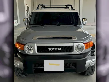 Toyota  FJ Cruiser  2018  Automatic  78,557 Km  6 Cylinder  Four Wheel Drive (4WD)  SUV  White and Gray