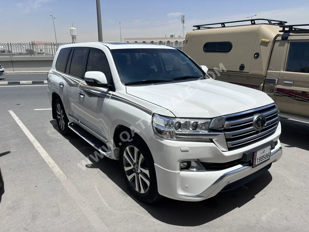 Toyota  Land Cruiser  VXS  2016  Automatic  249,000 Km  8 Cylinder  Four Wheel Drive (4WD)  SUV  White