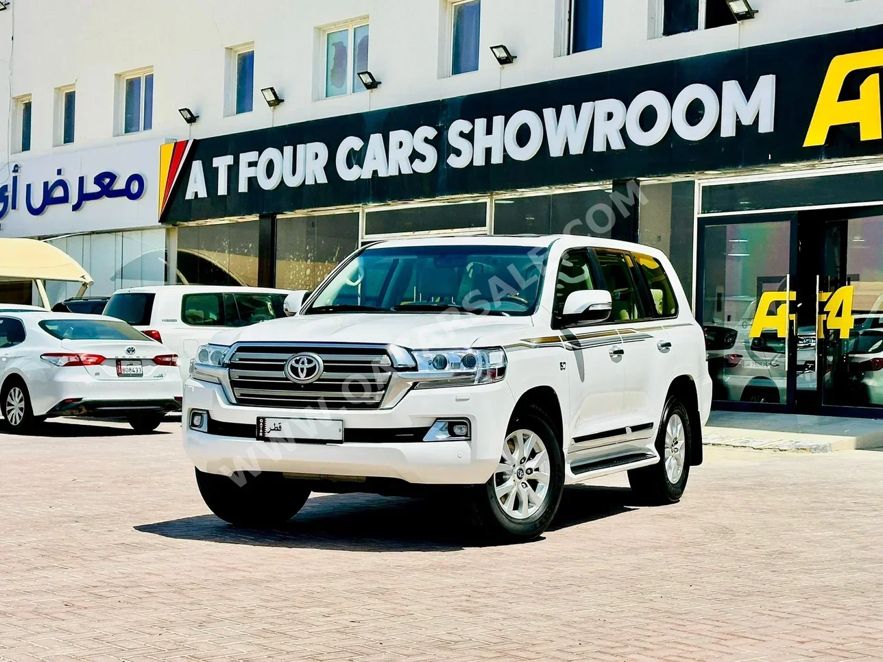 Toyota  Land Cruiser  VXR  2018  Automatic  113,000 Km  8 Cylinder  Four Wheel Drive (4WD)  SUV  White