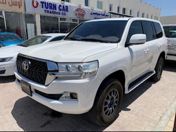 Toyota  Land Cruiser  GXR  2009  Manual  367,000 Km  6 Cylinder  Four Wheel Drive (4WD)  SUV  White